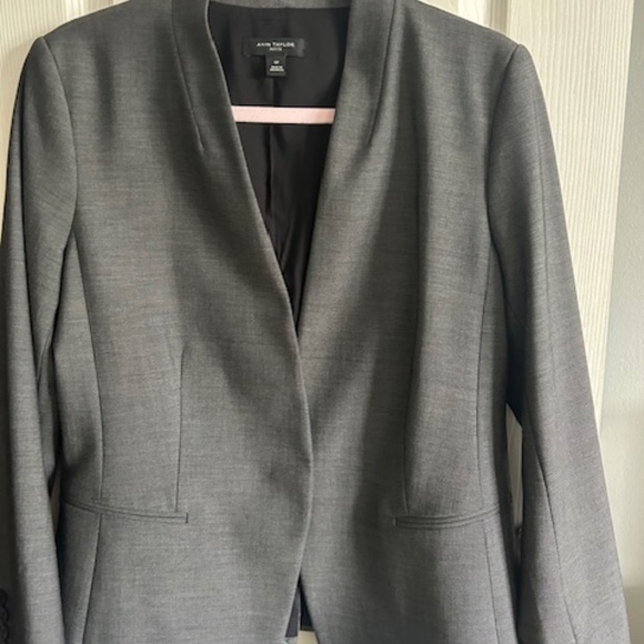 Ann Taylor The Petite Cutaway Blazer in Bi-Stretch Dark Gray Size 12P Preowned - Picture 16 of 16